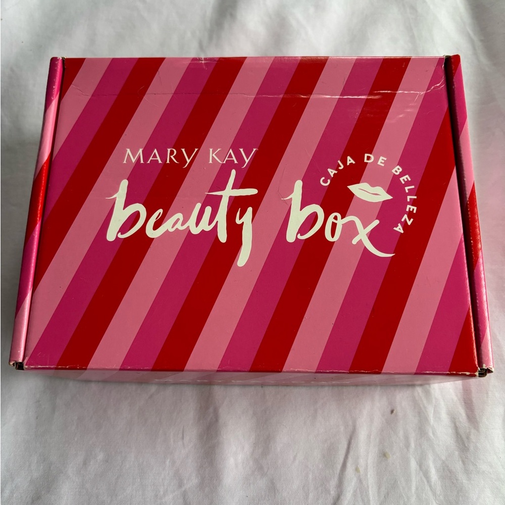 Mary Kay Beauty Box - Striped Pink Delight